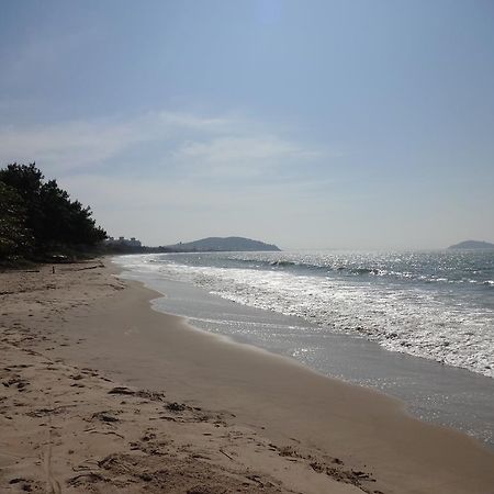 Apto E Suites Praia Do Itapocoroi بنها المظهر الخارجي الصورة